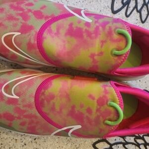 Nike 6.5 Youth slip on sneakers